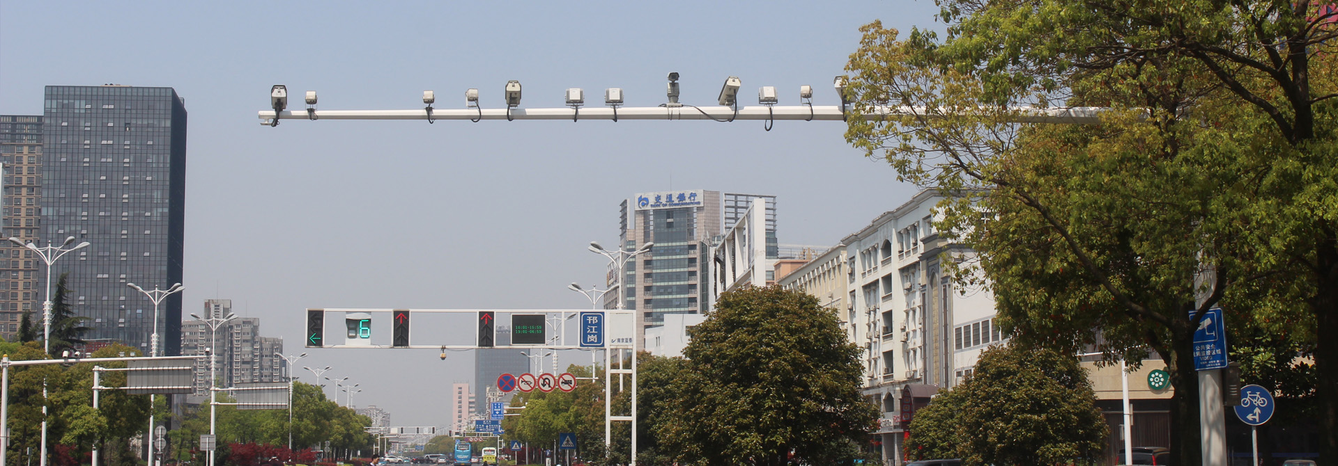 道路監控立杆